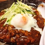 らーめん　彦さく - 炸醬麵☆
                                
                                無事京都に帰還！今日も〆はラーメンで！
                                大好きな彦さくさんへ訪れると、暫く行って無かった間に新メニューの炸醬麵が登場している！！
                                早速戴く事に！
                                
                                肉味噌の良い香りとほのかな辛さ！温玉がいい具合にアクセントになっていて美味しくいただきました♡