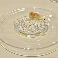 L'éclaireur - 甲イカのピペラード 脱水したトマトのタルタル。