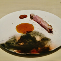 L'éclaireur - フランス産 仔牛 藁のソースと熟成させたコーヒーKombucha。