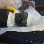 うまっこ - 料理写真:おにぎり(ちょっと食べた後)