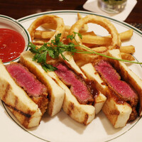 ウルフギャング・ステーキハウス 丸の内店 - フィレカツサンドウィッチ(4200円・税サ別)