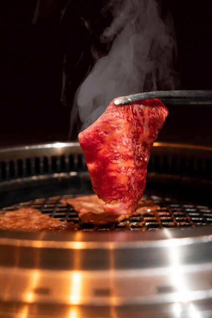 備長炭に直接肉を焼くインパクト 魅せる新感覚焼肉 By 食べムロ 煌 焼肉 Kirameki 外苑前 焼肉 食べログ