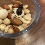 octa 夜cafe & bar - ぎょぎょぎょ、ナッツの中からレーズン現る（泣）