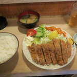 Tonkatsu Shino - とんかつ定食　800円