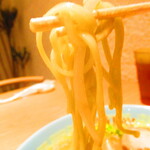 一風堂KAY - みそチャーシュー　１１５０円（税込）の麺のアップ【２０２１年１０月】