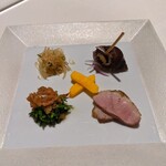 メゾン・ド・ユーロン - 必殺季節な前菜。真ん中なオレンジな物体はカボチャだケド見た目も食感もニンジン(ﾟmﾟ*)ﾌﾟｯ