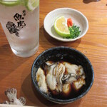 魚虎 - 天然酢がき(いろは島) 680円、生かぼすチューハイ 650円