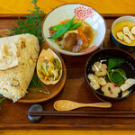 松茸と天然きのこのお食事処 秋あじ - 『信州産松茸のジャンボおにぎり』セット