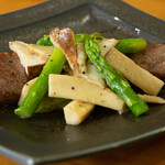 松茸と天然きのこのお食事処 秋あじ - 『信州牛ステーキの松茸バターソテー乗せ』