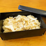 松茸と天然きのこのお食事処 秋あじ - テイクアウト用『信州産松茸ご飯パック』