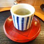 とんかつ桂 - お茶も渋めで美味い