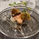 ASAHINA Gastronome - ラングスティーヌ＆キャビア　トマトのムースを乗せ　ワッカモーレを木の実のラバッシュで挟んで