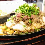 Monsherutonton - 丼ランチＢ1300円 サイコロステーキ＆牛そぼろ スープ・サラダ付き