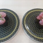 はま寿司 - 左まぐろたたき、右まぐろ軍艦