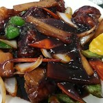 台湾料理　嘉宴楼 - まずは拉麺胡椒、辣油、カラシを追加