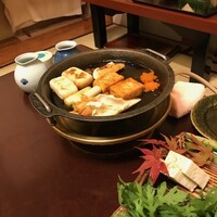 人形町今半 本店 - 豆腐や麩を投入