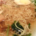 鴨シャブ 竹亭 - 鴨らーめん(モモ) 1000円 のクロレラを練りこんだ極細麺