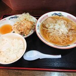 らーめん 紫龍 - 2021年10月　しょうゆラーメン唐揚げセット（850円）