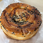 ブーランジュリー ベック - 商品名はさつまいものクイニーアマン？だったと思います、しっかり確認する暇がなかった。