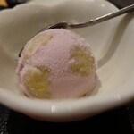 天麩羅 なか江 - 葡萄のアイスクリーム