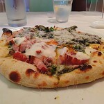 カトリカ - ベーコンのピザ