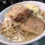 ラーメン二郎 - ラーメン　¥800 (コール：ニンニクマシのみ)