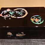 日本料理 柳燕 - 箱の中身はなんでしょね？ｗ