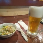 スパイシービストロタップロボーン - ランチビールとサラダ