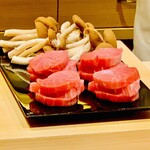 日本料理 柳燕 - ◎ねぎま鍋の具材。津軽海峡大間の天然本鮪と柳松茸。