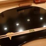 日本料理　百屋 - お手元もこだわり「杉らんちゅう箸」を使用