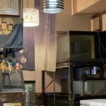 海鮮いづつ - 右奥の水槽にさばとアジが泳いでいます