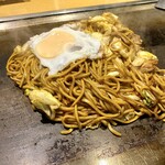 お好み焼・焼そば 風月 - ぶた焼きそば 麺大盛 目玉焼のせ