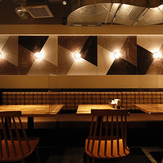 2名様席をつなげて8名から10名での宴会も対応可能