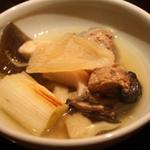 日本料理 銀座 おのでら - 松茸・フカヒレ入りスッポン鍋。