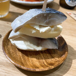 WINE&BEER 頂 - しめ鯖と林檎のピンチョス