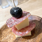 WINE&BEER 頂 - サラミとチーズ