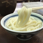 長田うどん - わかりにくいけどコシがあります！
      よく硬い麺の事をコシが強いと表現する方もいますが讃岐うどんのコシは［引っ張っても切れない粘り強さ］をコシと表現する事が多いです。