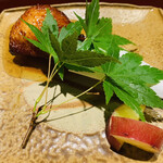 おみ乃 - ・手羽先（松茸、丸十蜜煮添え）