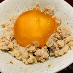 おみ乃 - ・そぼろと黄身醤油漬け