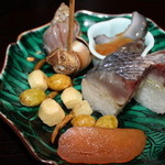 会席料理 岸由 - つぶ貝、なまこ、からすみ、くえ、鯖寿司