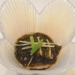 新ばし 星野 - まだ暑さの残る9月にはぴったりの涼しげな器にもずくが。。勿論中身はもずくのみならず、蟹身をサンドイッチしてます　9月