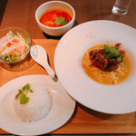 カンボジア料理とアジアンキッチン ニャムバーイ - アモックと、トムヤムクン＆ライスセット