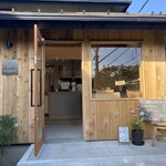 BREEZE BIRD CAFE＆BAKERY - 江ノ電和田塚駅の隣。一軒家を改装した落ち着きのあるたたずまい