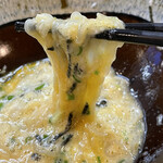 葉隠うどん - 玉子混ぜた麺をリフト