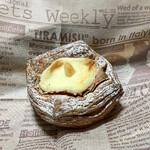 パンやきどころ RIKI - 北海道クリームチーズとフランス産セミドライアプリコットのマリアージュ ¥290