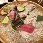アカリ - 本日旬魚のお刺身盛り合わせ ¥2200