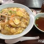 中華園 - 2012.11.21(水)12時半 中華丼 今日だけは、何故か味薄く感動無し3点!?(･_･