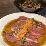 黒毛和牛焼肉 白か黒 - 