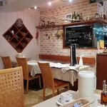 ピッツェリア ローロ - 店内の様子①。