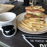 J.S. BURGERS CAFE 新宿店 - 